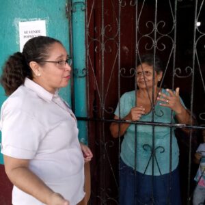 EL COLEGIO MERCANTIL DE OCCIDENTE APOYA LA CAMPAÑA NACIONAL CONTRA EL DENGUE EN EL BARRIO SANTA ANA